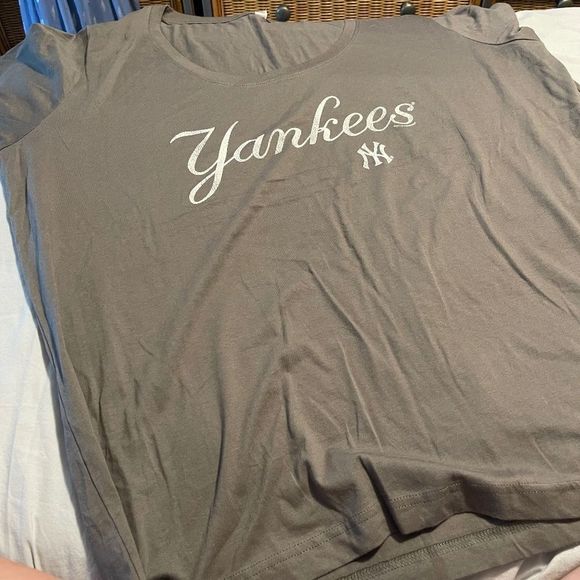 NY
Yankees Womens Tee 2X NWT - Picture 1 of 3